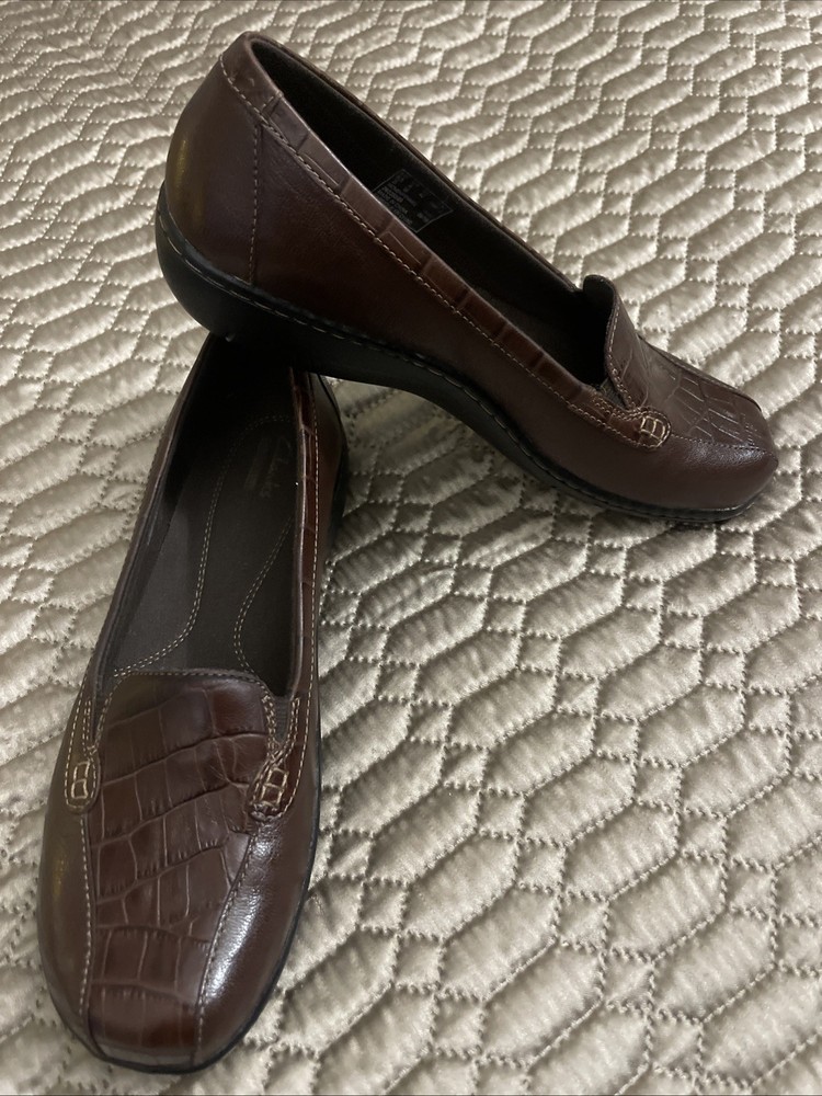 Clark’s collection women’s size 9 brown leather slip on loafers.  NEW!