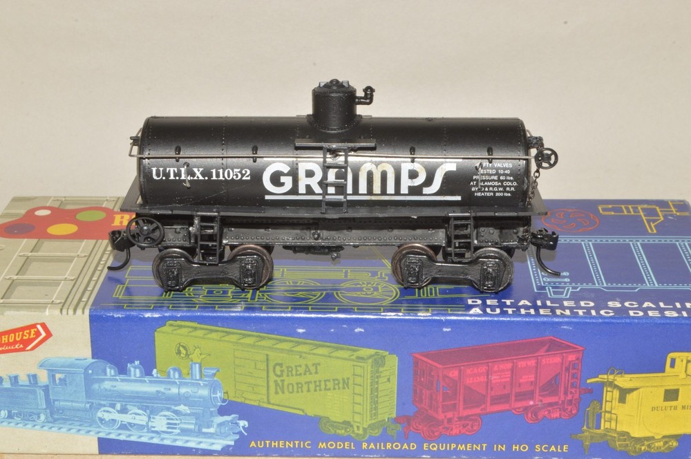 HO scale Roundhouse Gramps Oil 26' tank car old time MW KD's