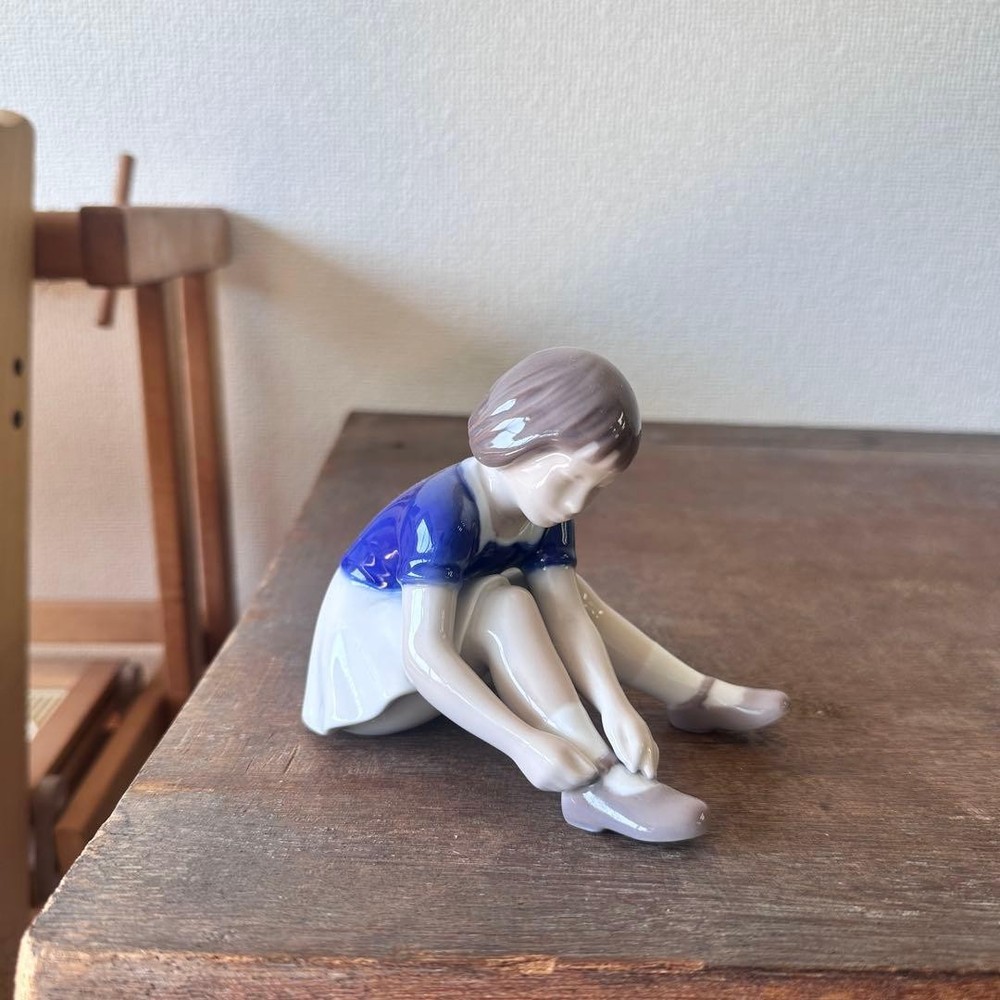 Royal Copenhagen Bing & Grøndahl Girl Figurine Shoes Porcelain Used
