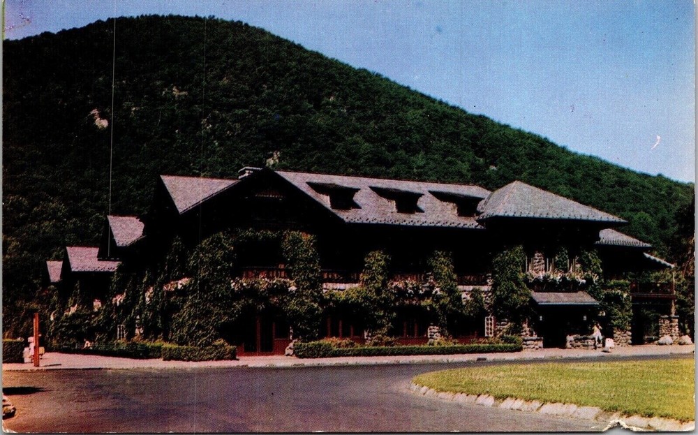 Bear Mountain Inn Bear Mountain New York Streetview Scenic Chrome Postcard