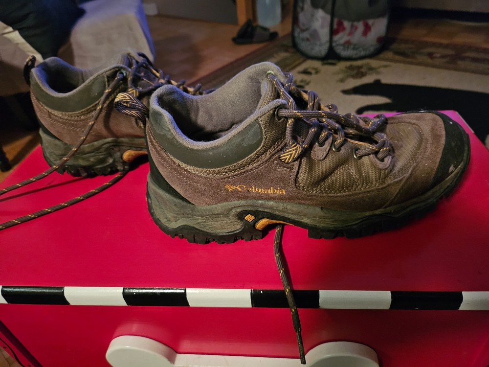 Columbia hiking shoes men's 9.5