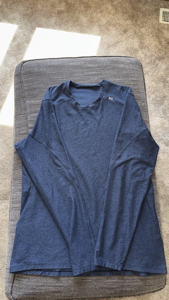Lululemon Men's Blue Lightweight Long Sleeve Crew Neck Activewear
