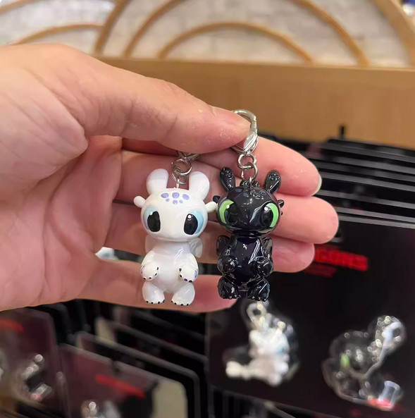 Universal Studios 2025 Dragon Toothless Light Fury Light Up Keychain Hot Sale