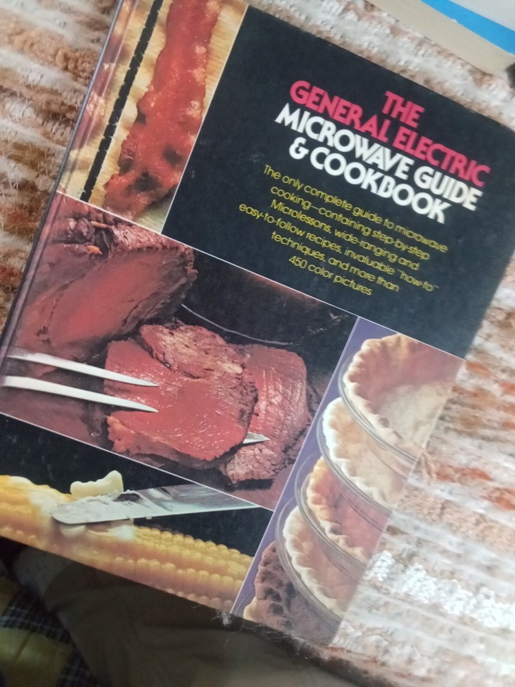 General Electric Microwave Guide and Cookbook (1977, hardcover)