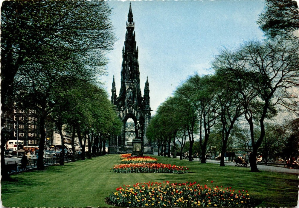 Sir Walter Scott Monument, Edinburgh, Scotland, Princes Street Postcard