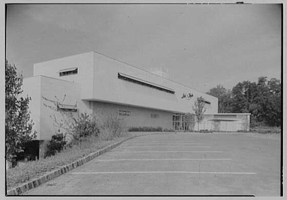 business in Millburn, New Jersey. View to northeast facade I, Lord & Taylor