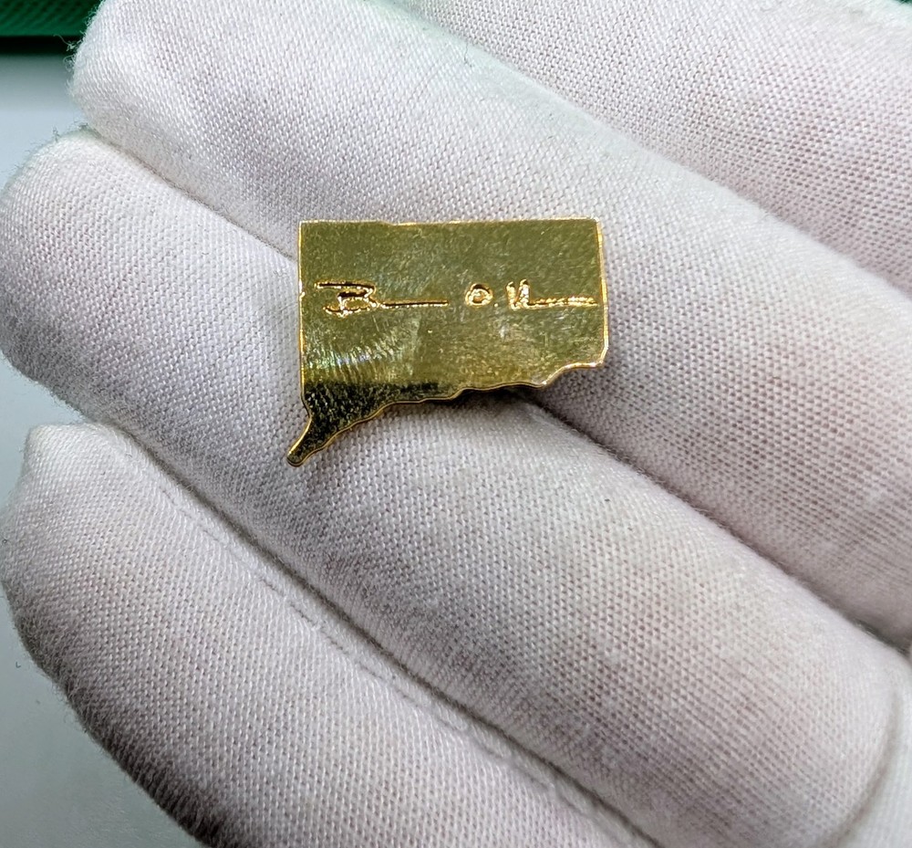 Vintage Gold Tone Connecticut State Map Silhouette Souvenir Lapel Pin