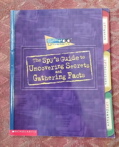The Spy's Guide to Uncovering Secrets and Gathering Facts (Spy University) by El