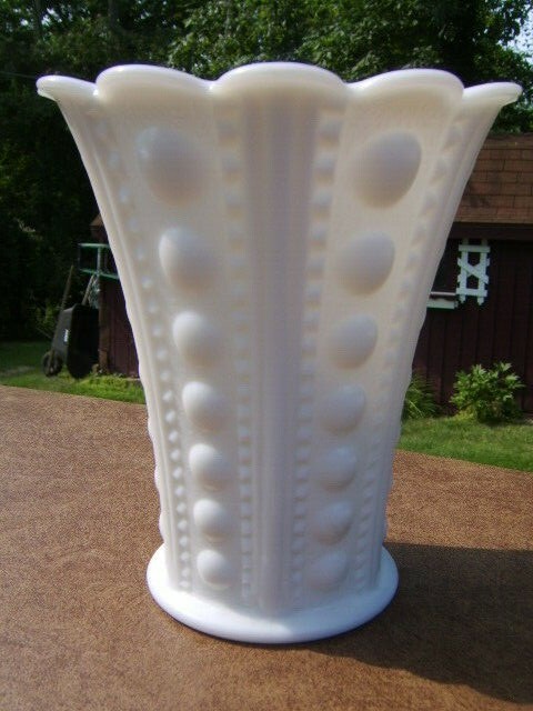 Vintage ZIPPER AND BUTTON by McKee Milk Glass Vase