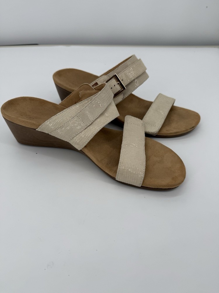 Vionic Skylar Croc Embossed Leather Sandal Size 10 Cream with Arch Support
