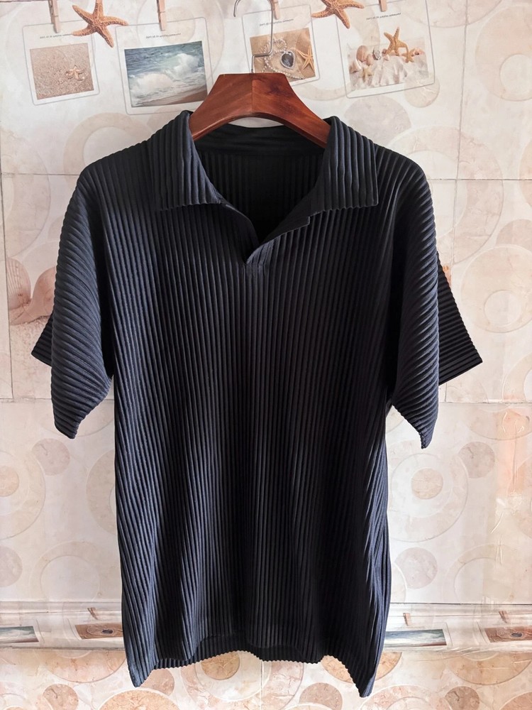 Issey Miyake pleated collar casual short-sleeved polo shirt. Size: 3