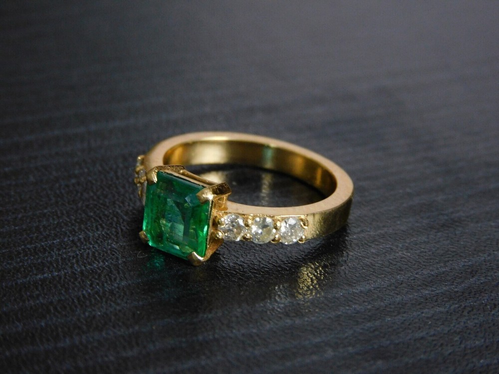 1.50Ct Princess Cut Simulated Green Emerald Wedding Ring 14K Yellow Gold Plated