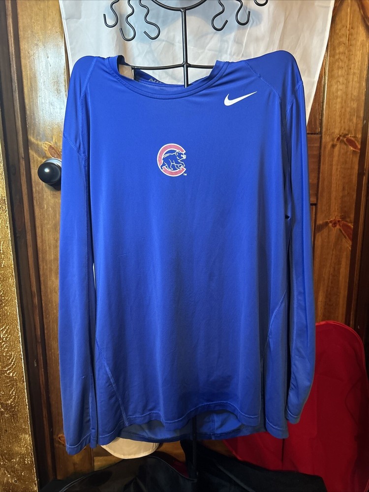 The Nike Tee Athletic Cut MLB Chicago Cubs Baseball Long Sleeve Shirt Size L