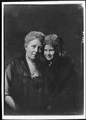 Photo:Elliott, L.H., Mrs., and child, portrait photograph