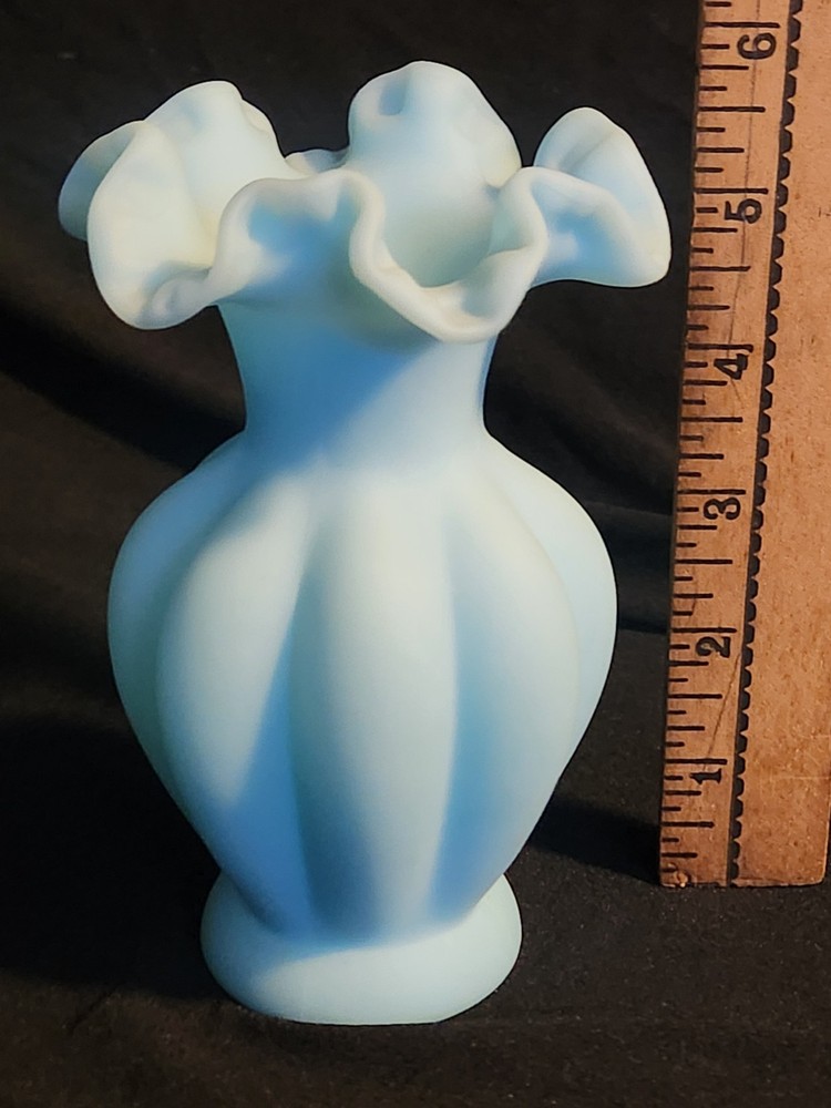✨️Fenton Art Glass Blue Satin Vase 1970’s Beautiful Vintage Glassware✨️