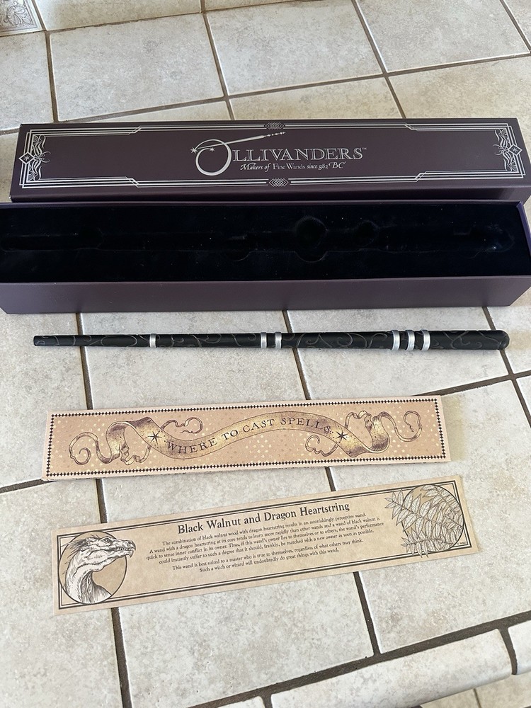 Harry Potter Black Walnut Dragon Heartstring Wand Official Universal Studios