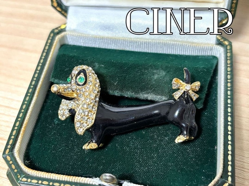 CINER RARE VINTAGE Pin BROOCH From Japan Dog ribbon dachshund No Box