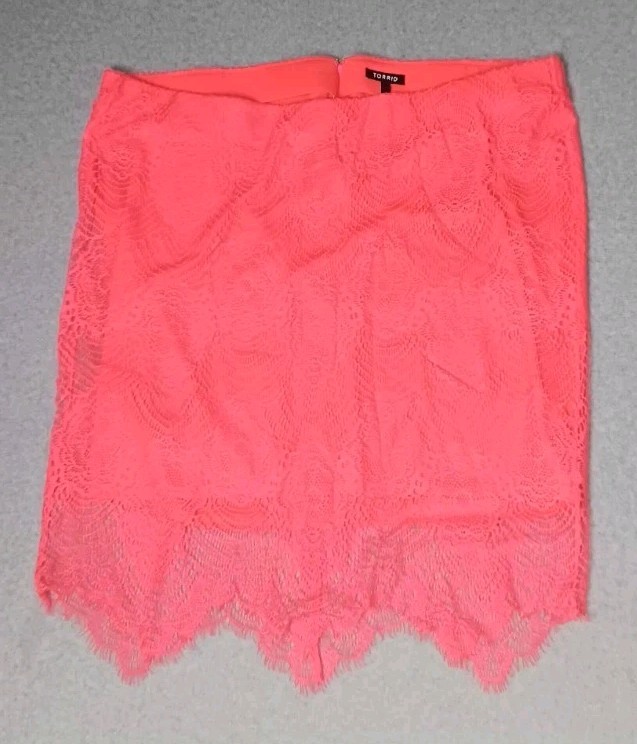 Torrid Coral Lace Overlay Pencil Skirt Womens Size 3 Back Zip Scalloped Hem Pink