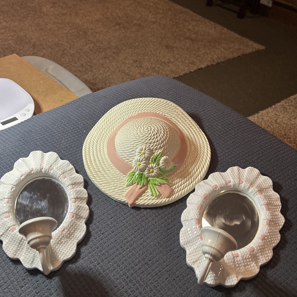 VINTAGE HOMCO EUC STRAW BONNET WALL POCKET 1985 BURWOOD  With  2 Candle Holders
