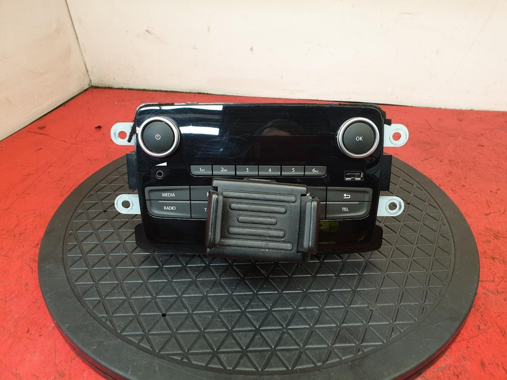 RENAULT CAPTUR RADIO STEREO HEAD UNIT 2019 281153304R