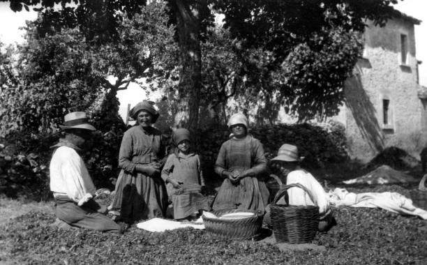 Farmers Praying After Dinner Abruzzo Italy 1910-20 OLD PHOTO-image