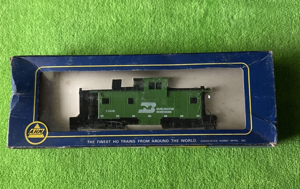 Vintage AHM 5485 Burlington Northern Wide-Vision Caboose BN #11445 HO Gauge
