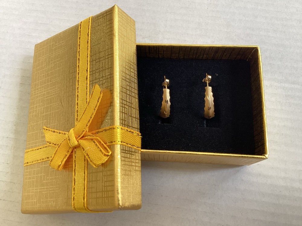 Vintage 14K Gold Hoop Earrings 1.8” Signed “V 14K” 0.029 Oz Used / Near Mint