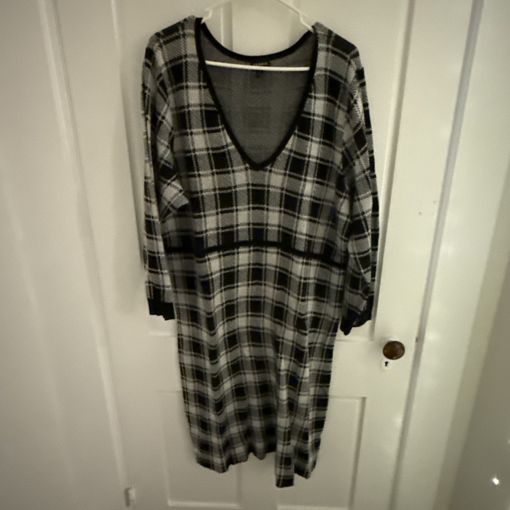 Torrid Black And White Checkered V Neck Dress Size 4