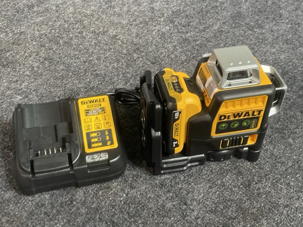 DEWALT Line Laser Level DCB107 with 12V 2Ah Battery and Charger, Portable