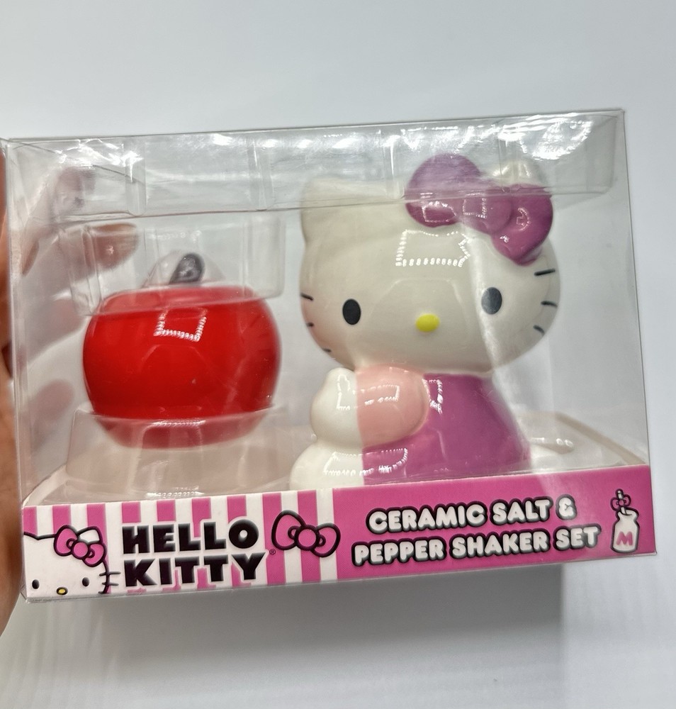 Hello Kitty With Apple Ceramic Salt And Pepper Shaker Set