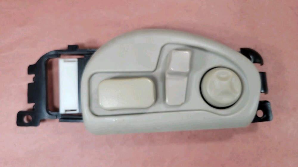 2000-2005 CADILLAC DEVILLE SEVILLE FRONT DRIVER LEFT SIDE SEAT LUMBAR SWITCH OEM