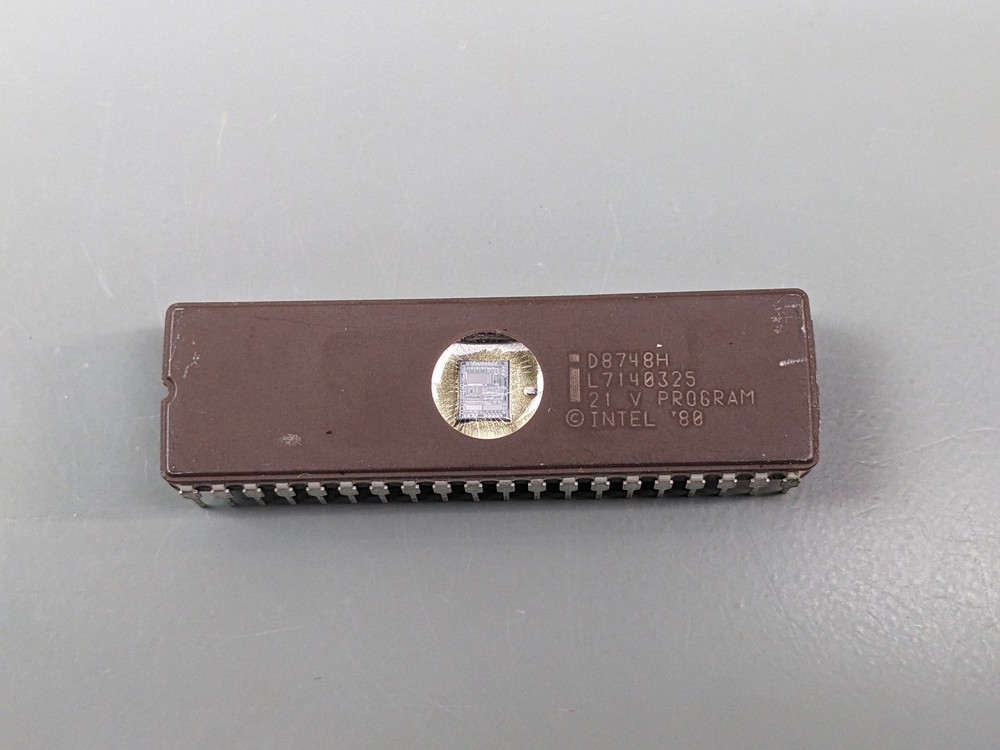 (2) Intel 8748 Microcontroller ICs ~ D8748H MCS-48 UV EPROM ~ Tested Good