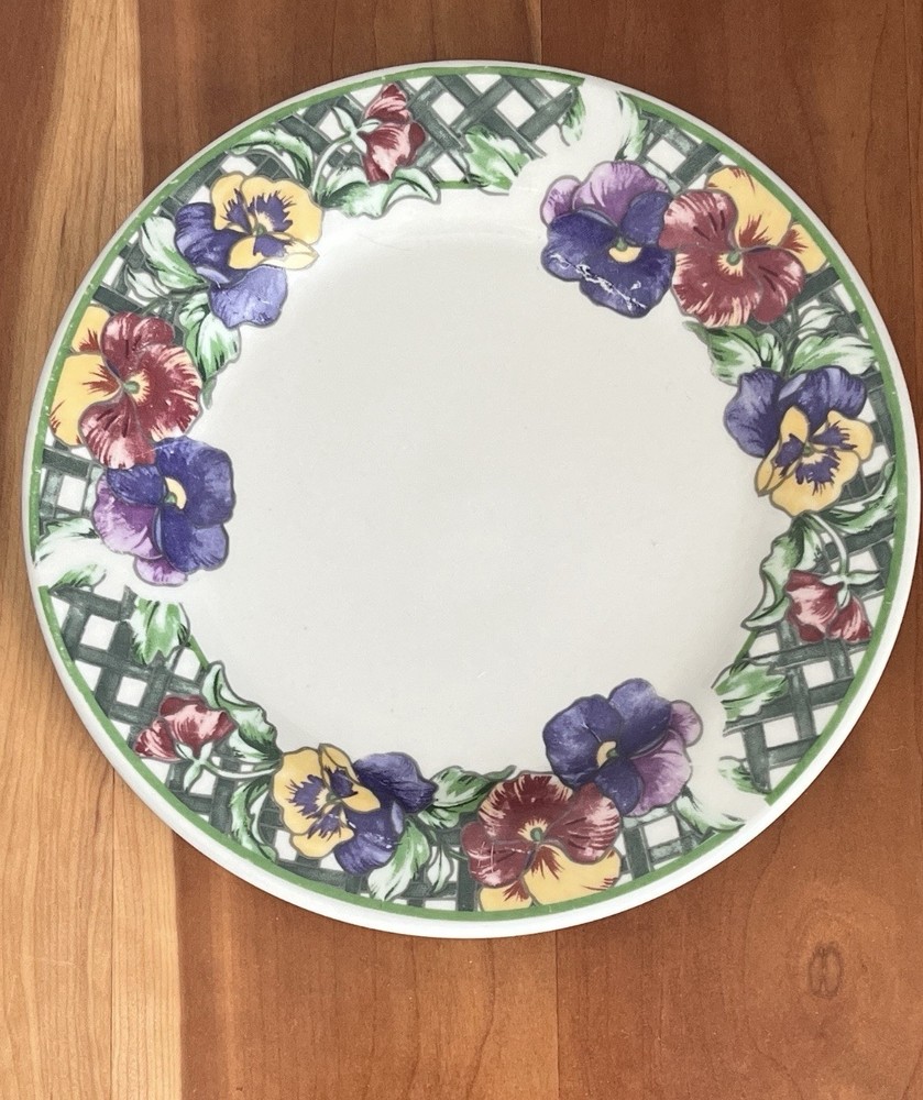 Set of 2 Vintage Gibson Designs Stoneware Pansy Salad Plates Discontinued 7.5 “