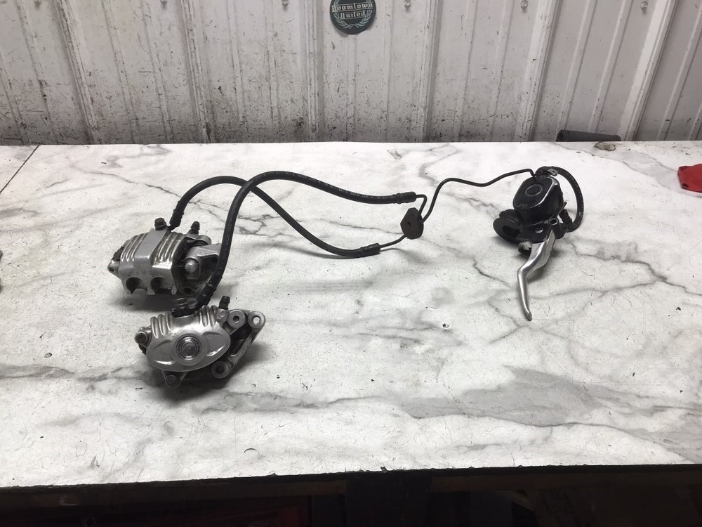 06 Harley Davidson XL1200 XL 1200 Sportster Front Brake Assembly