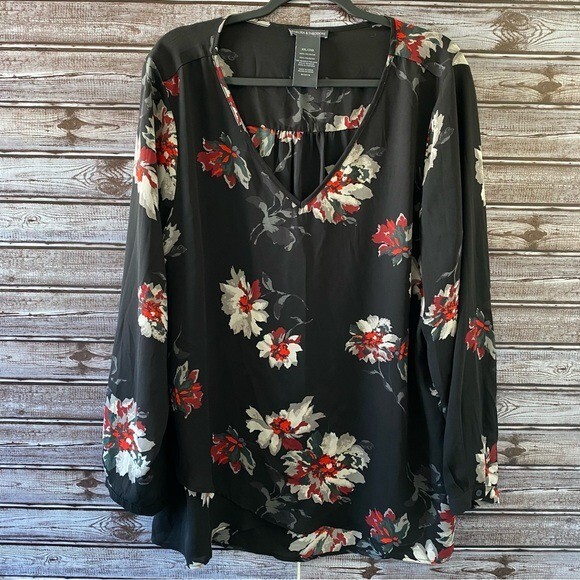 Chelsea & Theodore Women's Long-Sleeved Blouse Size XXL Black Floral V-Neck
