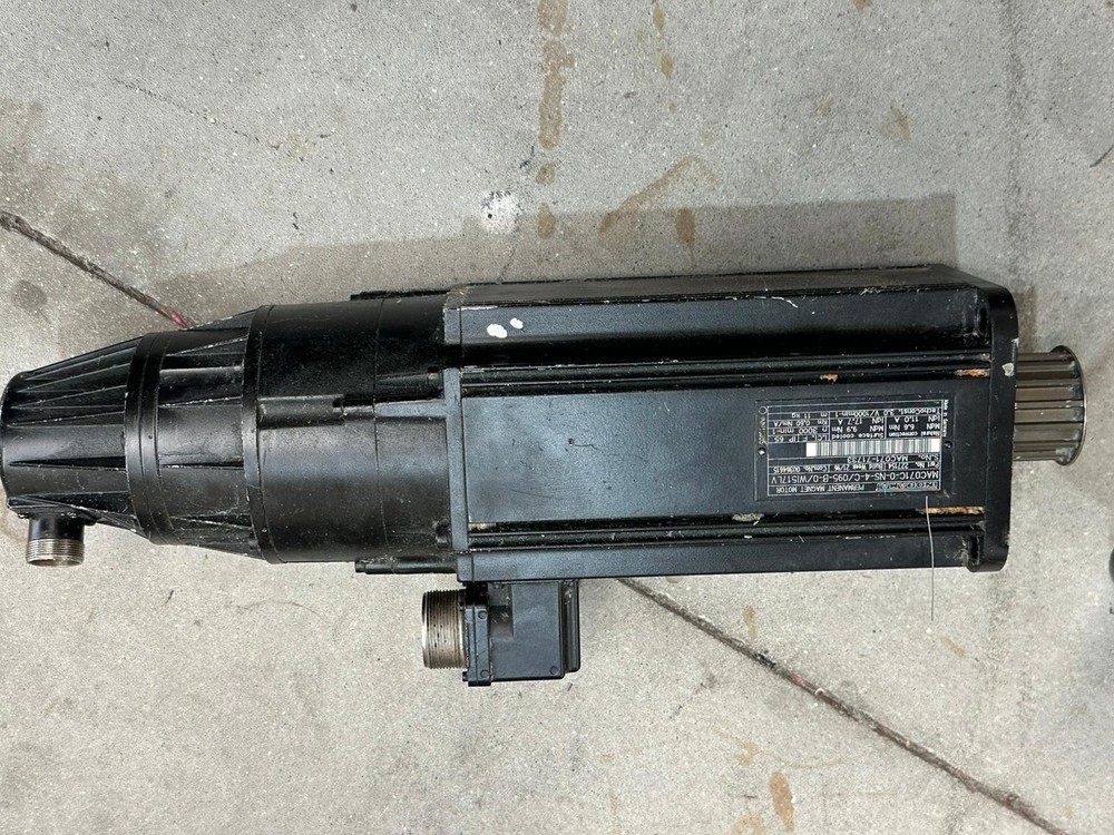 Indramat Motor MAC071C-0-NS-4-C/095-B-0/WI517LV