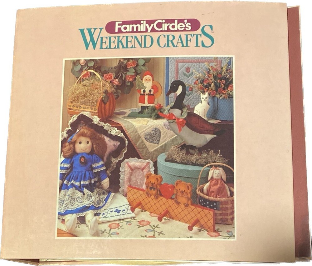 VTG 1991 Family Circle Weekend Crafts 3 Ring Binder + Charts, Patterns-Projects