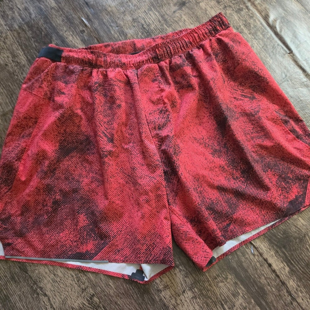 LULULEMON Pace Breaker Shorts Mens L Red Black Abstract Digital Print 5