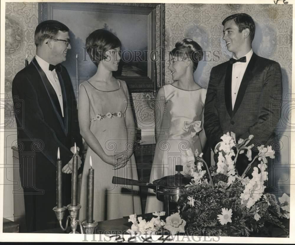 1966 Press Photo Attendees at Pi Beta Phi Sorority party in New Orleans