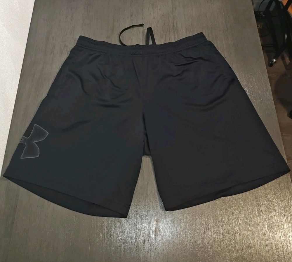 Under Armour Mens XL Loose Fit Athletic Black Training Shorts Big Logo