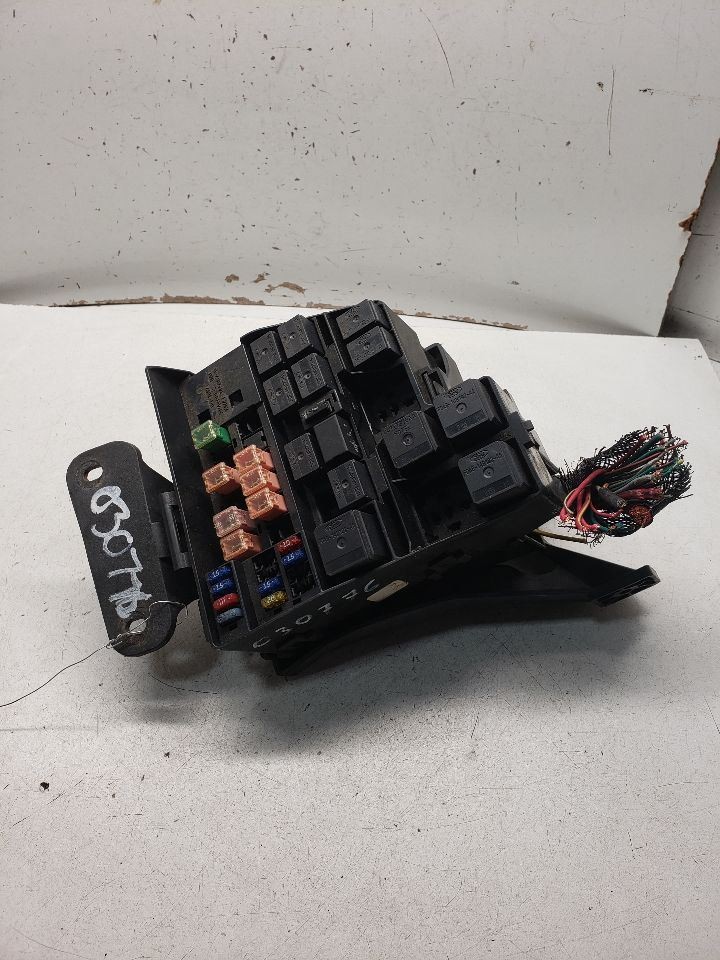 Fuse Box Engine Fits 02-05 THUNDERBIRD OEM Part Tested