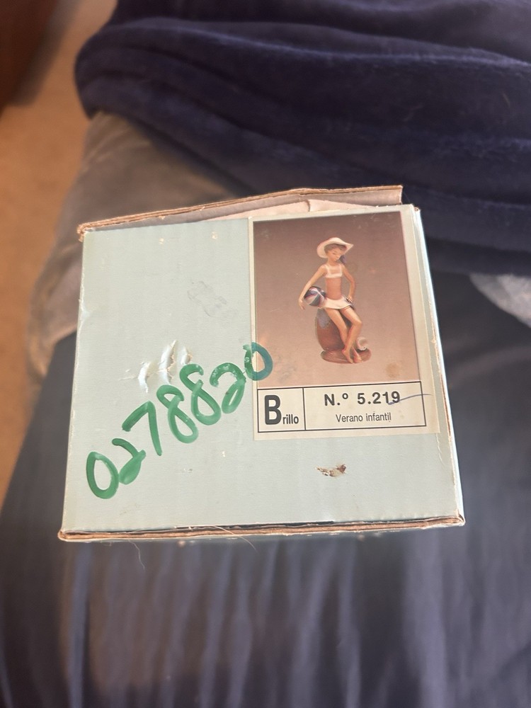 LLADRO Vintage Porcelain Figurine