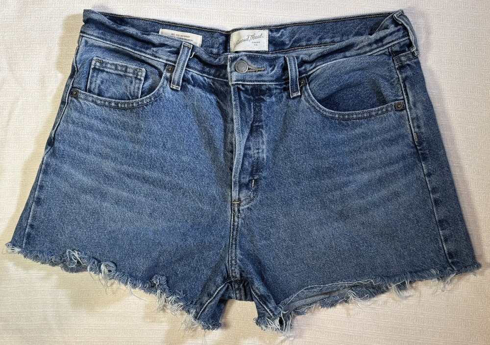 Universal Thread Mid-Rise 90's Baggy Jean Shorts Womens Size 10 R Medium Wash