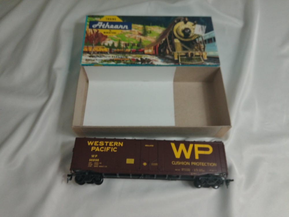 Athearn 56898 - HO Scale Western Pacific Cushion Protection 50' Boxcar Unbuilt