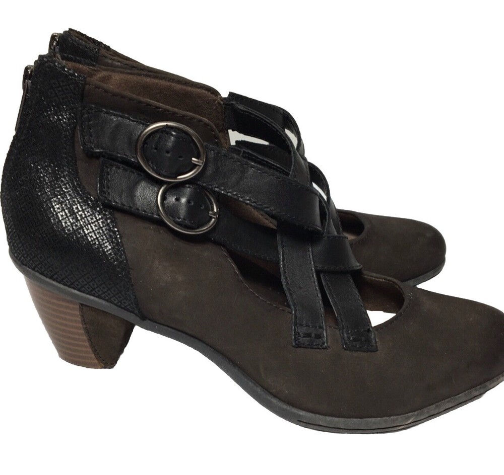 Earth leather metallic comfort heels. Size 10.