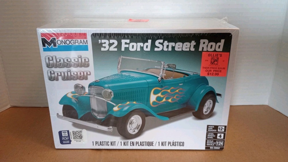 Revell Monogram 1932 Ford Street Rod Classic Cruiser 1:24 Scale Model Car Kit