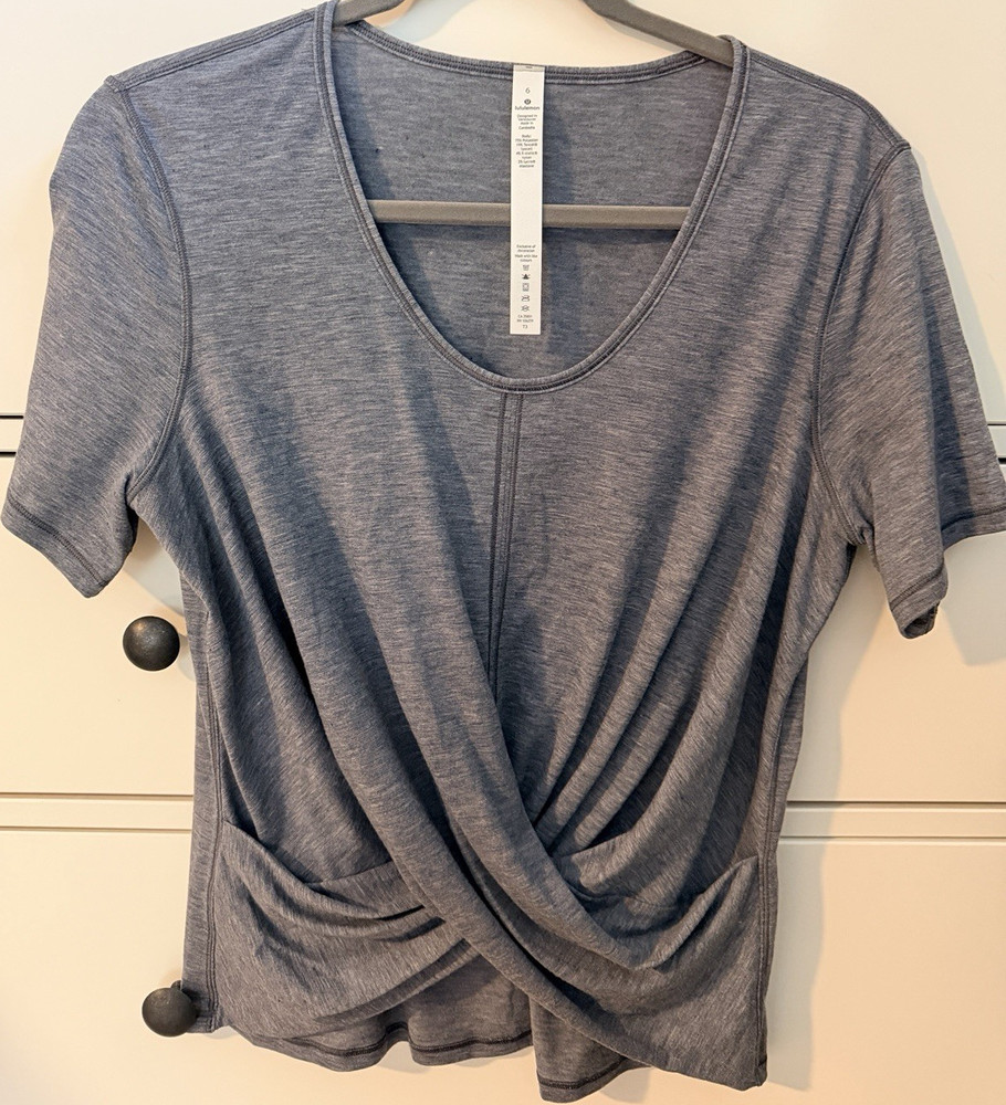 Lululemon Gray Cropped Activewear T-Shirt Short Sleeve Twist Front Size 6