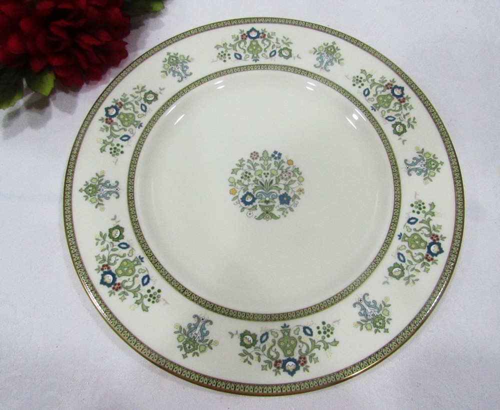 Henley Minton Fine Bone China 10.5