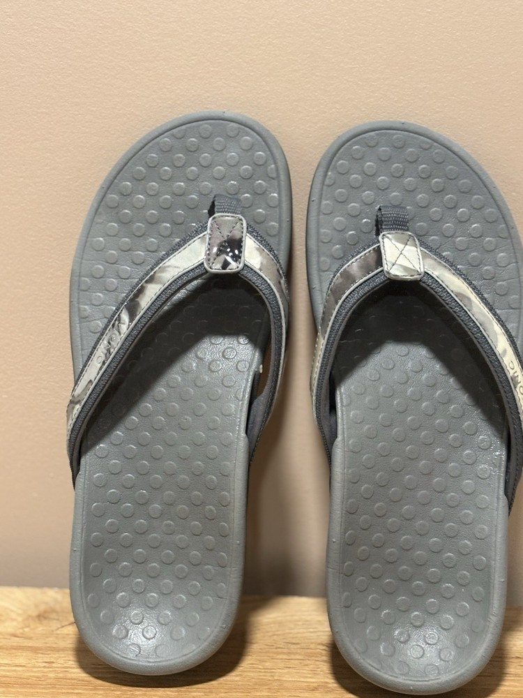 VIONIC Tide II Womens Camo Flip Flops Size 8 Comfort Arch Support