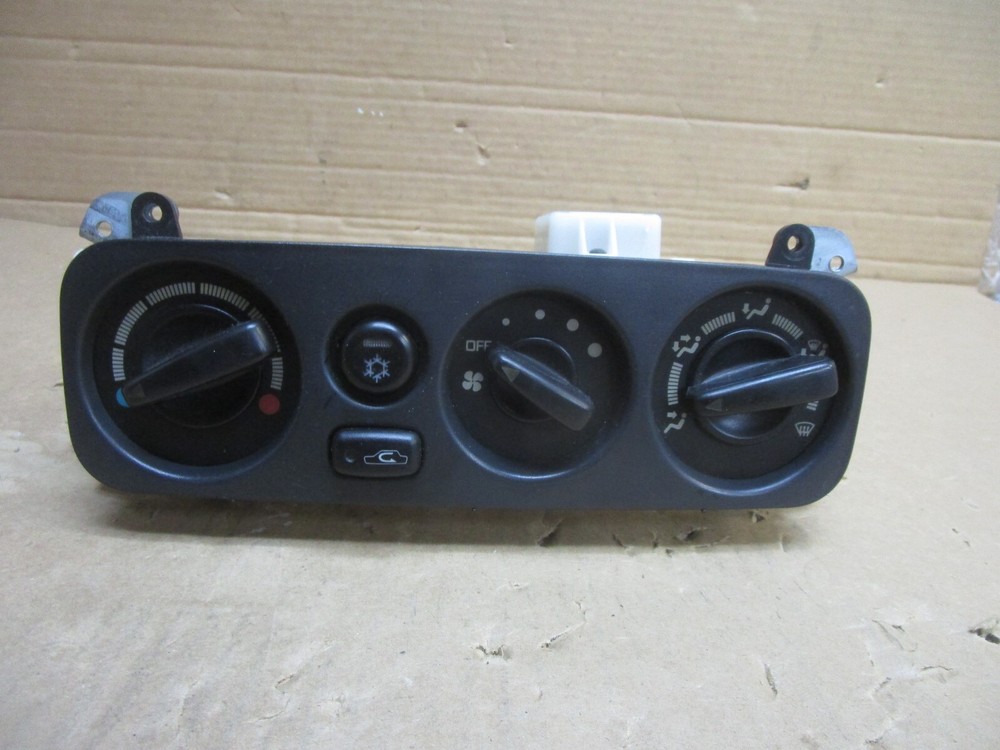 00 01 02 03 04 Mitsubishi Montero Sport Temperature Climate Control A/C mr460759